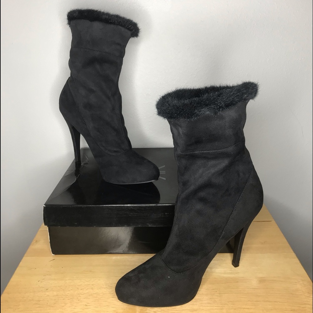 All black Kardashian Kollection with fur heels!!